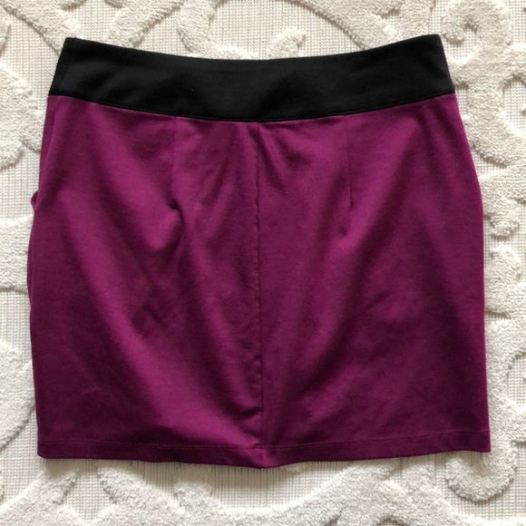 Forever 21 | Zip-Front Plum Skirt with Pockets - Picture 4 of 4